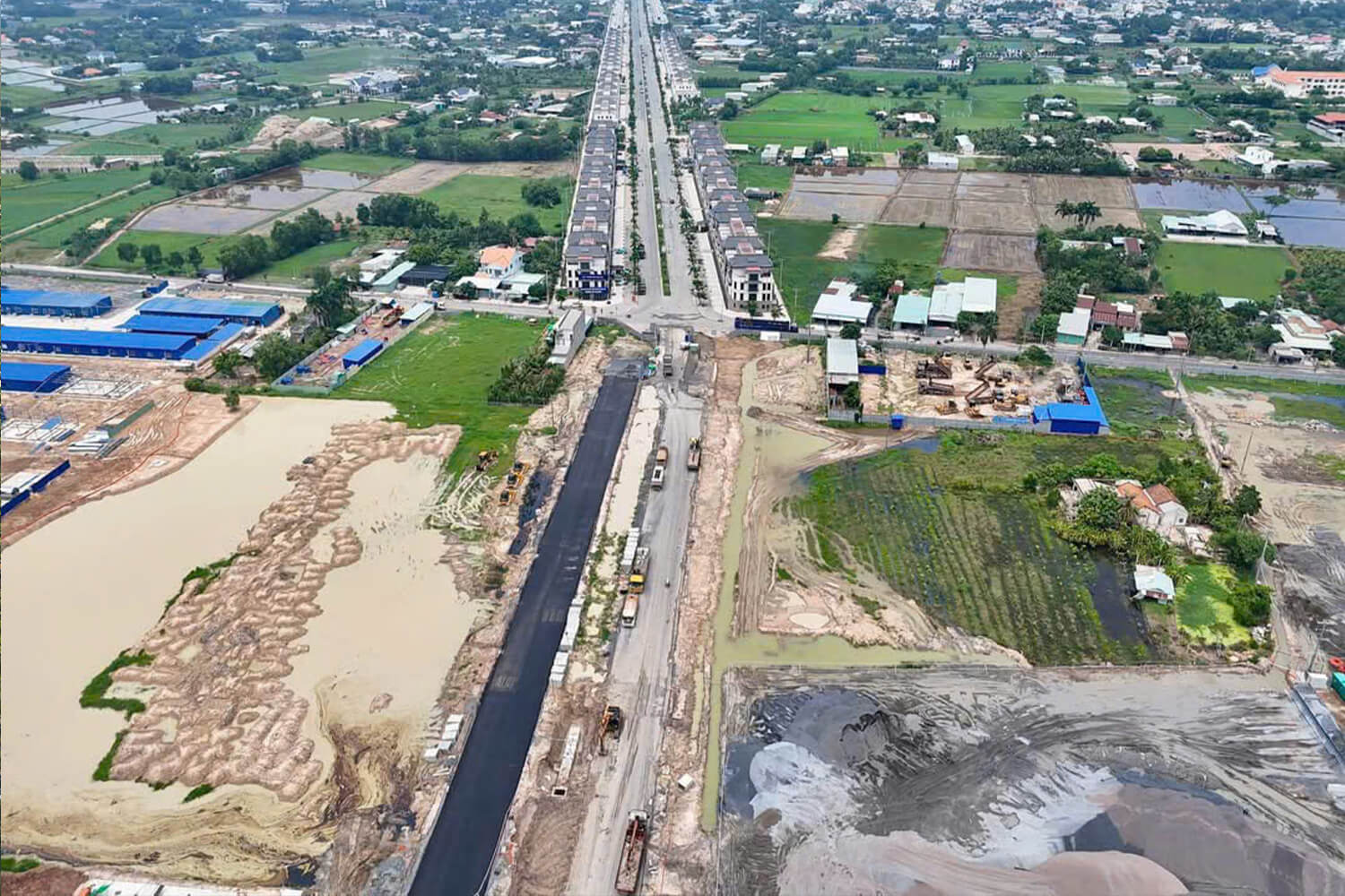 Ảnh tiến độ Vinhomes Green City tháng 5/2025 - Trục đường 3/2