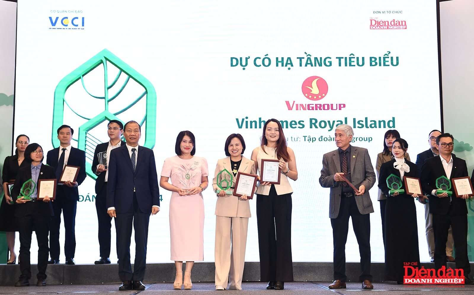 Vinhomes Royal Island là dự án nhận giải thưởng hạ tầng tiêu biểu năm 2024